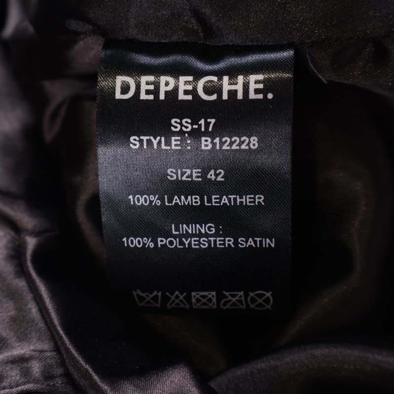 Material- och storleksetikett från Depeche inuti kjolen