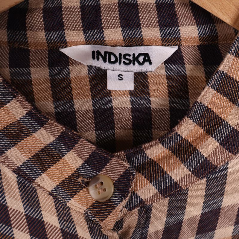 Indiska-märke och storlek small på rutigt tyg