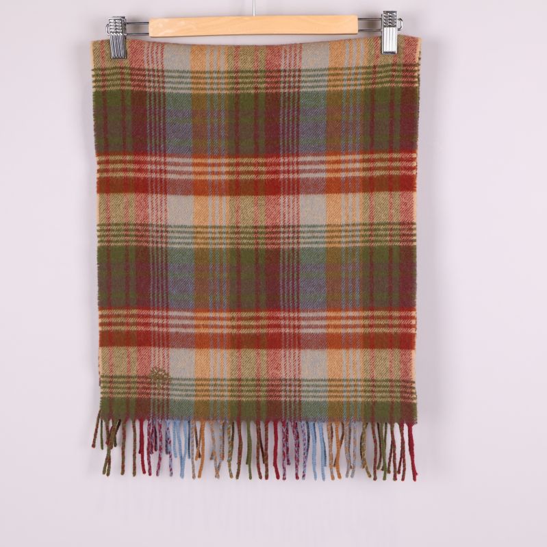 Rutig halsduk med fransar i grönt, rött och beige