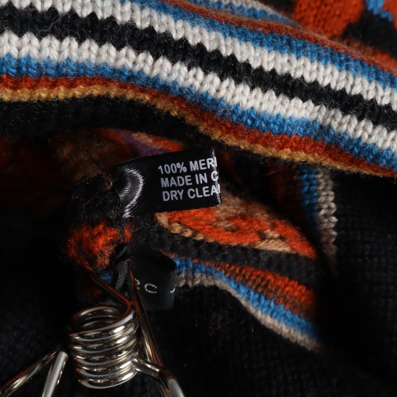 Etikett med text 100% merinoull och tvättråd