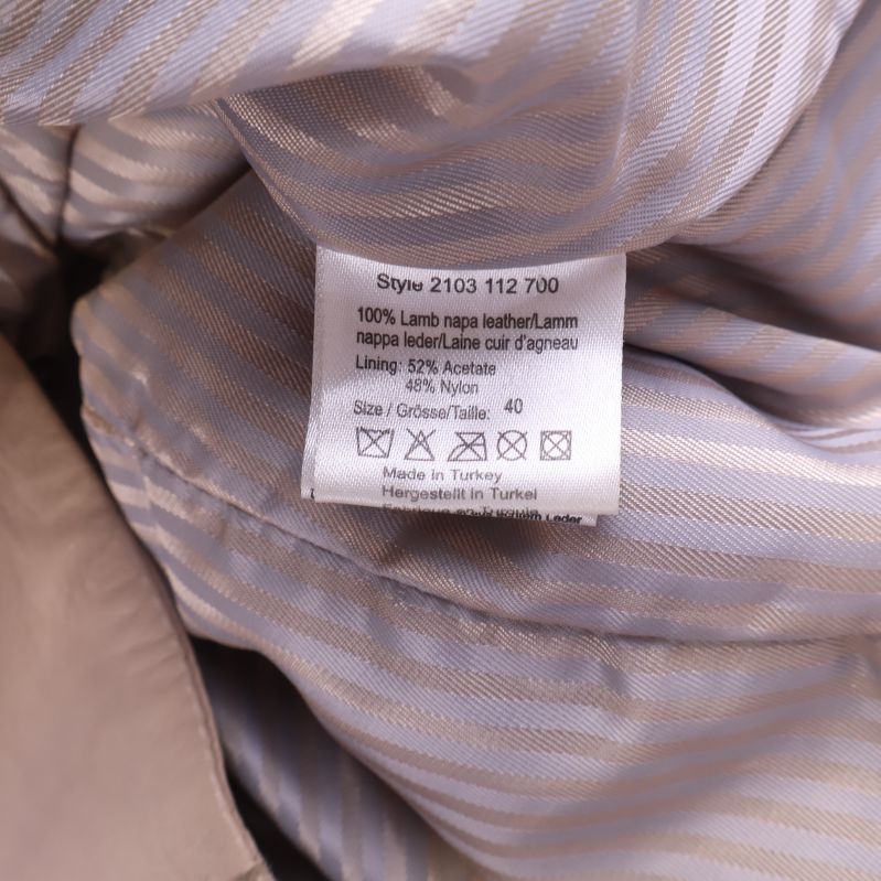 Materiallapp med sammansättning på jackans insida