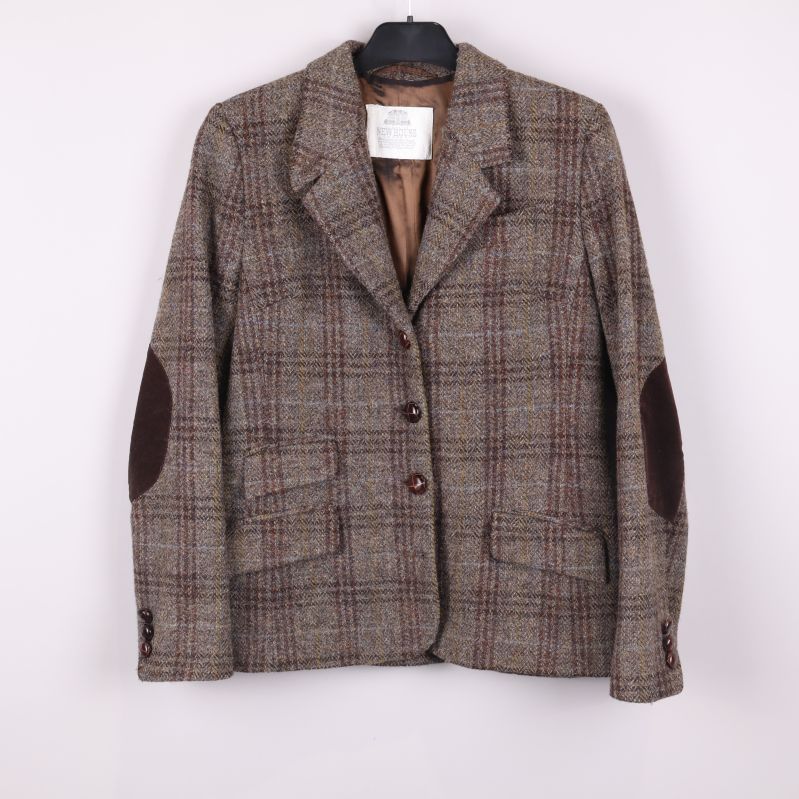 Rutig Harris Tweed kavaj med mockadetaljer framifrån