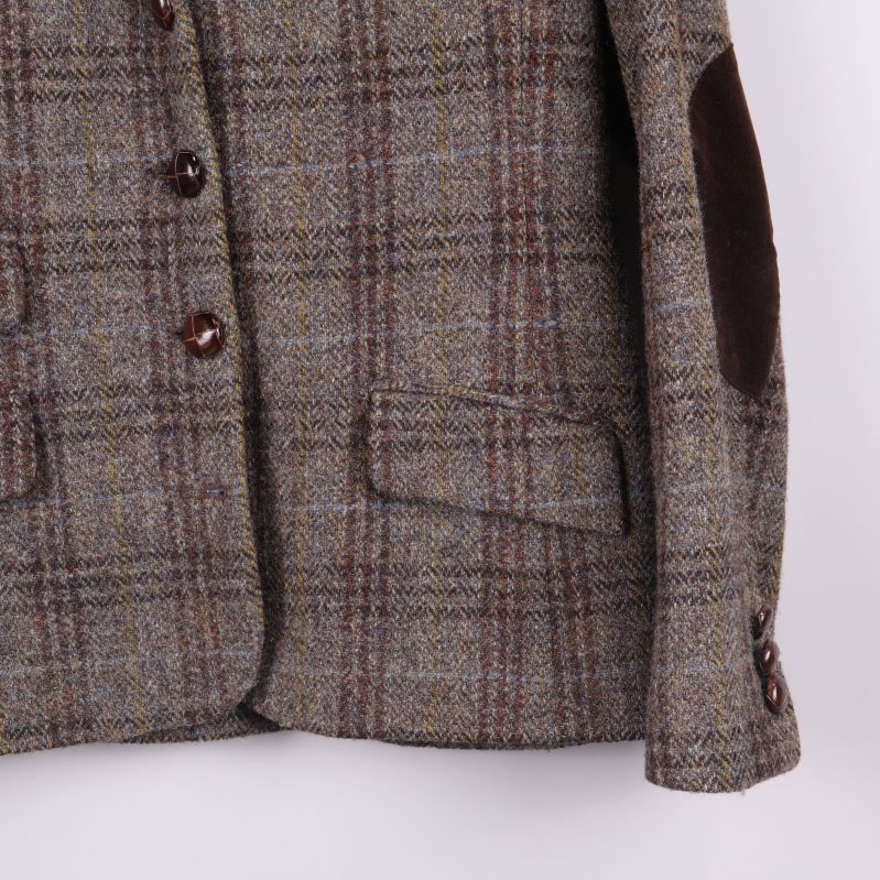 Närbild på kavajens andra ärm och ficka