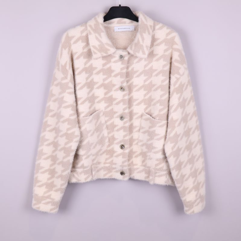 Ljus jacka med hundtandsmönster och framfickor