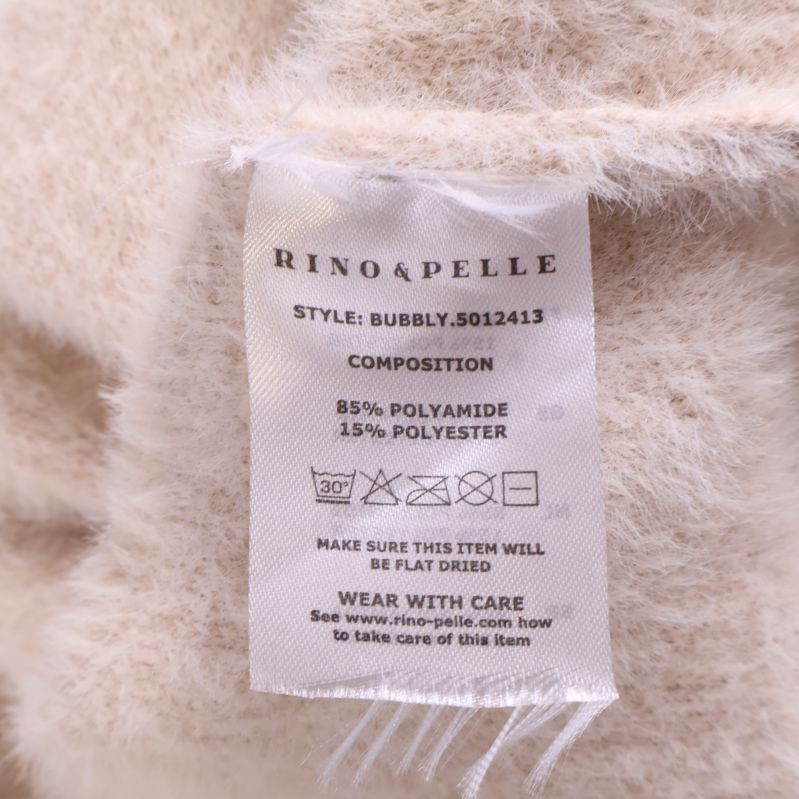 Materiallapp visar 85 procent polyamid och 15 procent polyester