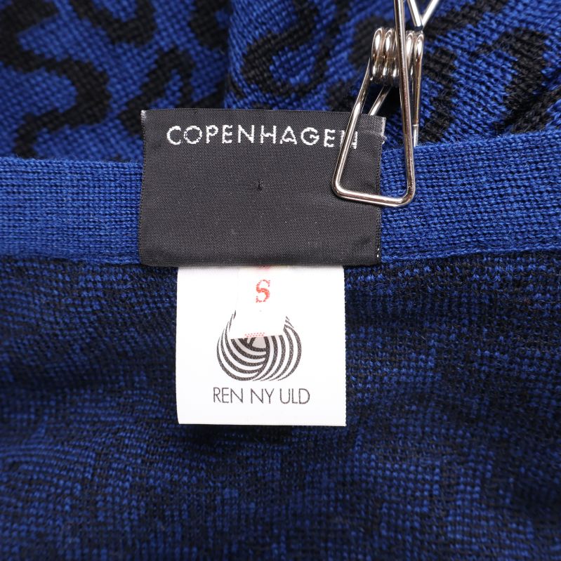 Materialetikett som visar ren ny ull och storlek S