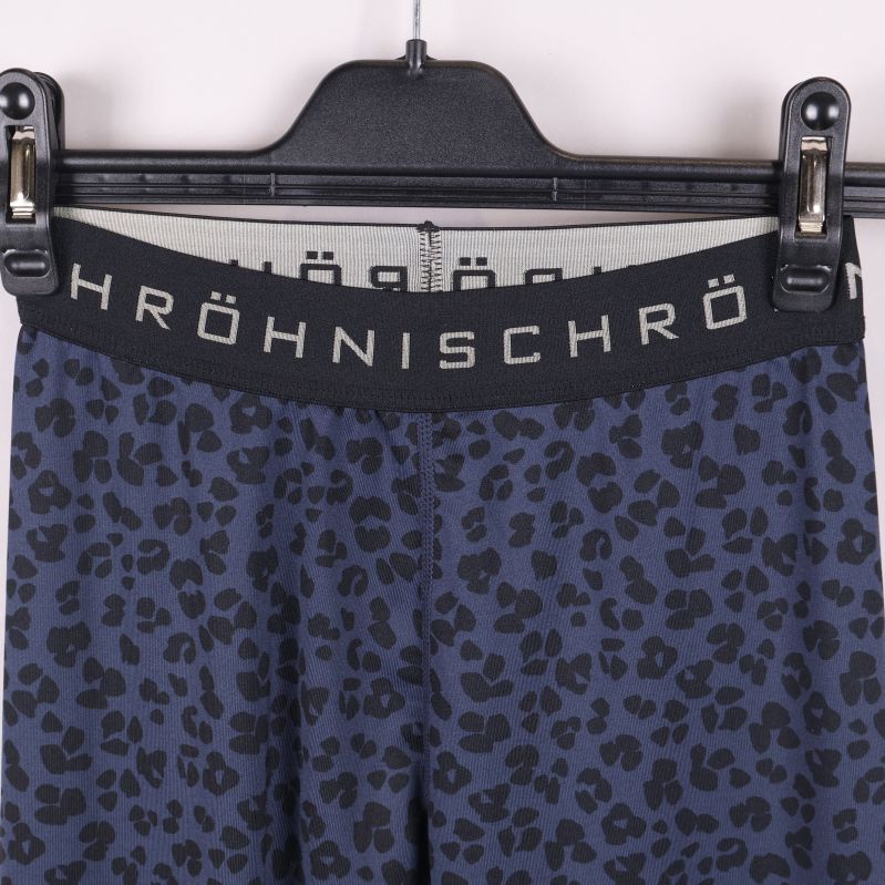 Närbild på resår och logotypen Röhnisch i midjan