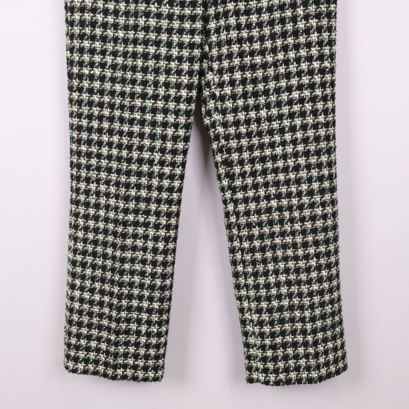 Benavslut på byxa med hundtandsmönster