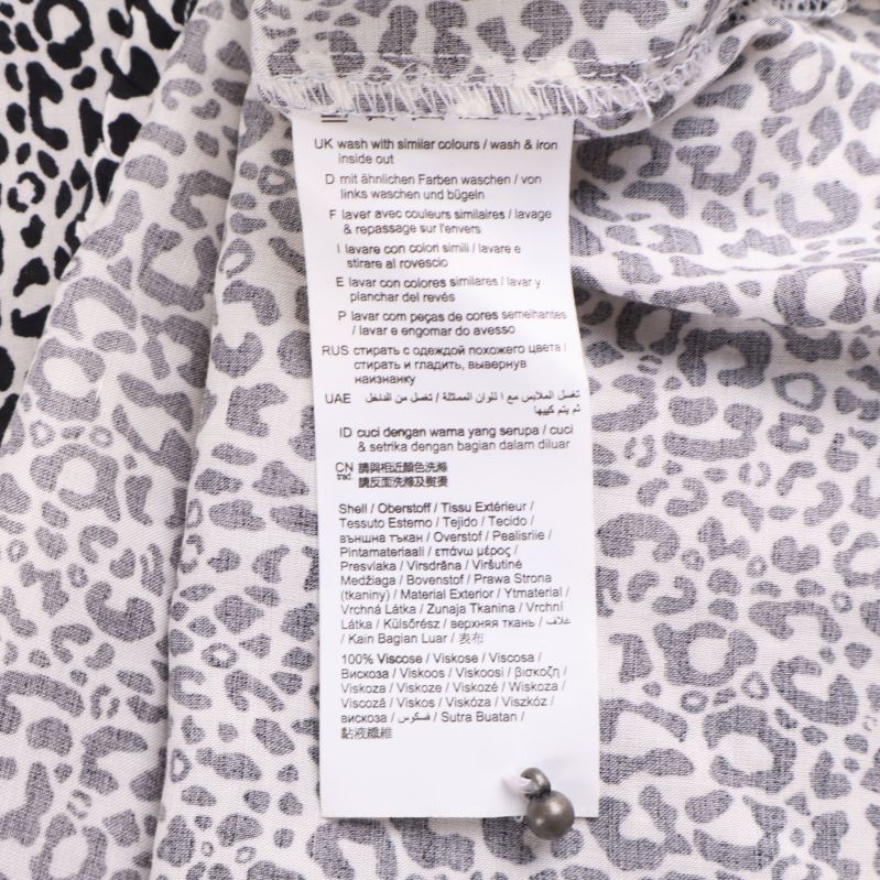 Materiallapp med tydlig materialinformation på flera språk