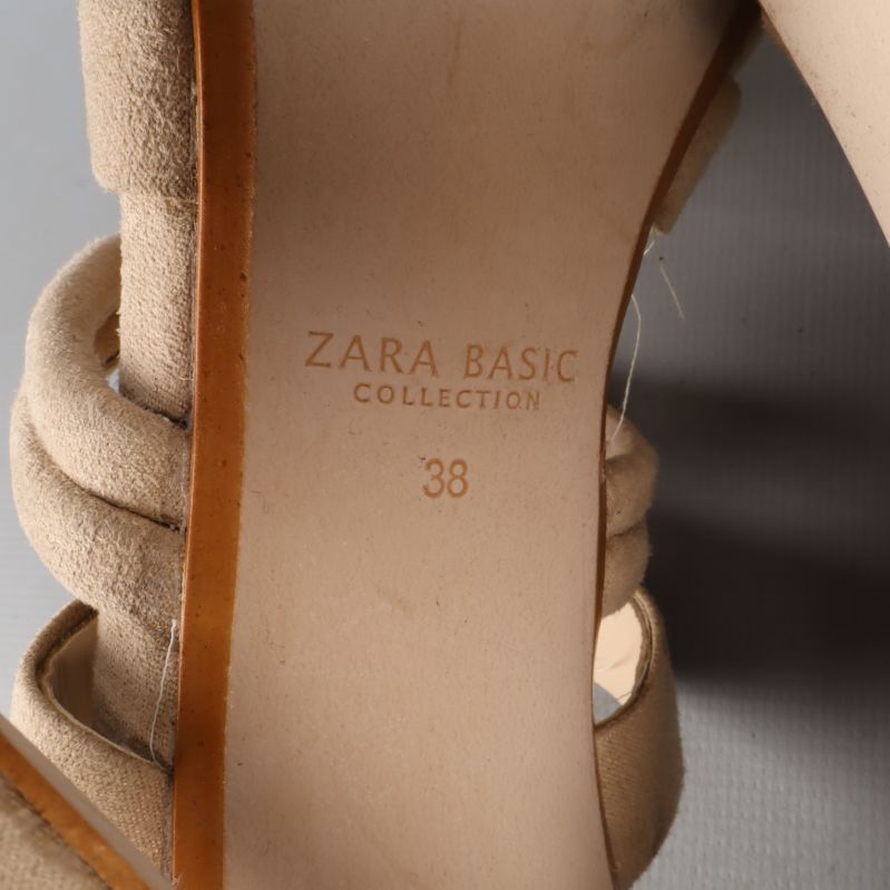 Innersula visar texten Zara Basic Collection och storlek 38