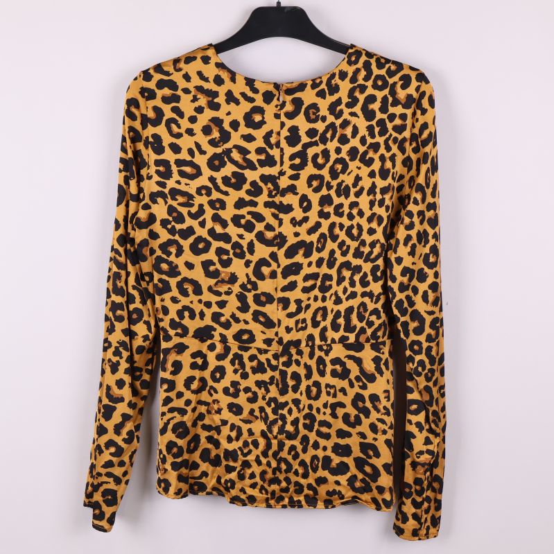 Leopardmönstrad långärmad topp bakifrån 