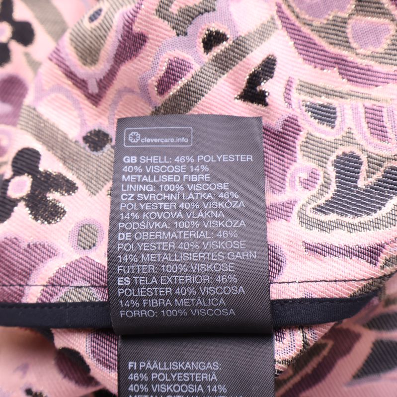 Materialetikett visar polyester, viskos och metalliserad fiber