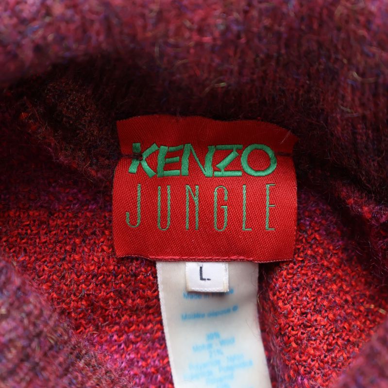 Närbild på Kenzo Jungle-märkesetikett i halsen