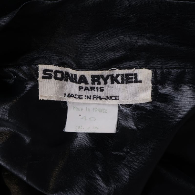 Etikett med tillverkningsinformation och storlek