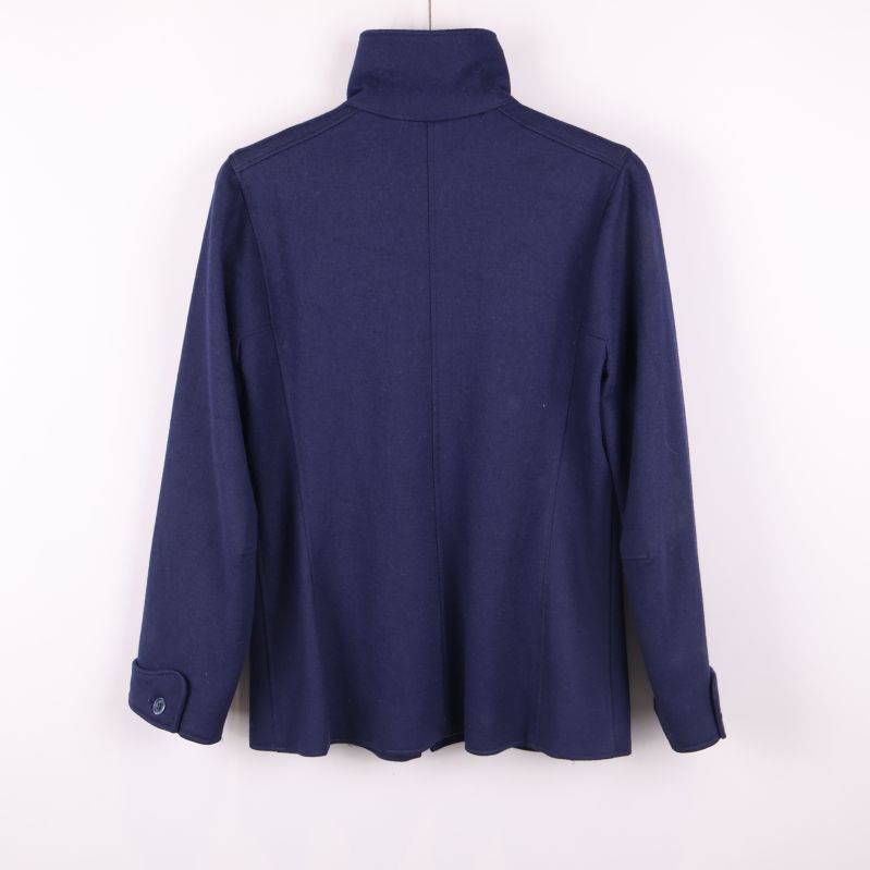 Baksidan av blå jacka 