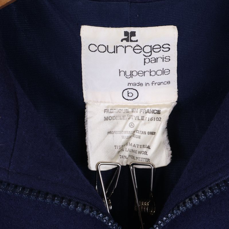 Courrèges etikett i nacken med modellinformation