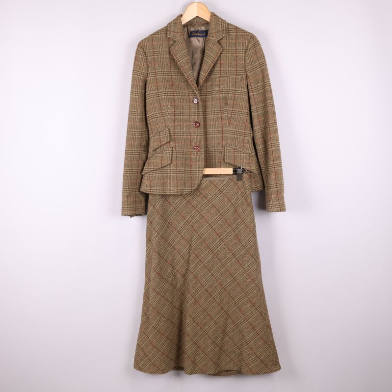 Hängande kavaj och kjol i rutigt mönster 