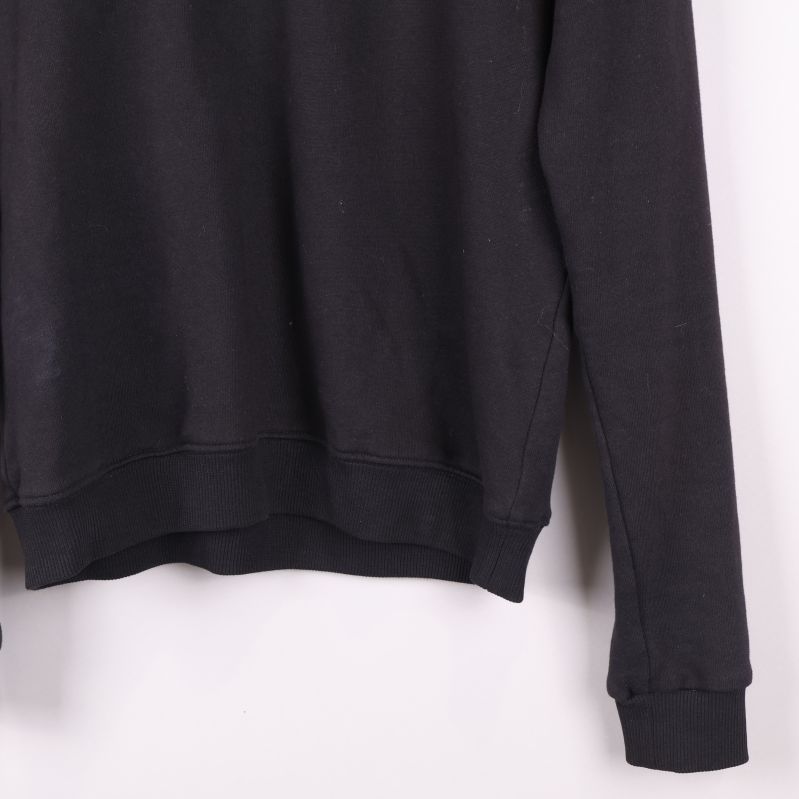 Nedre delen av svart sweatshirt med resårmudd