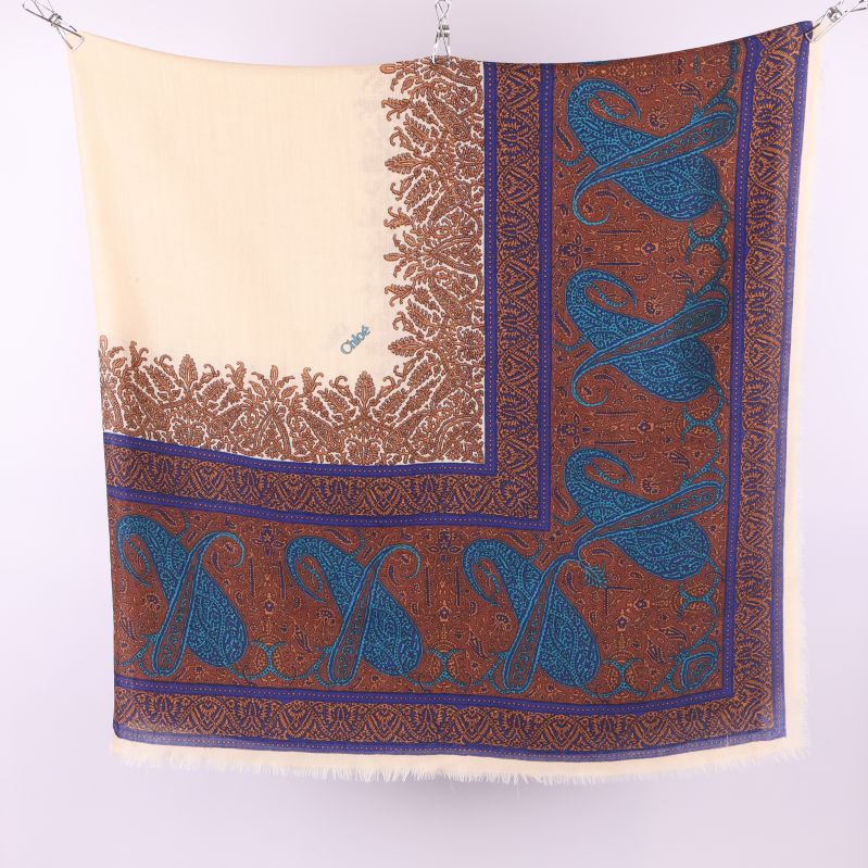 Stor rektangulär sjal med blått och brunt paisleymönster