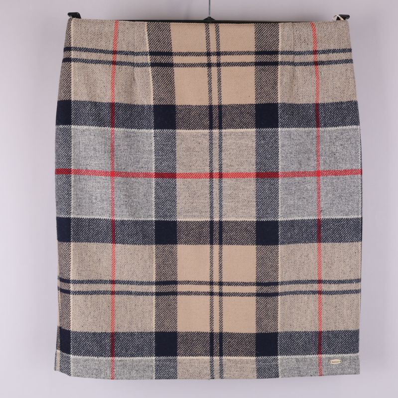 Framsida av rutiga kjolen i ullmönster