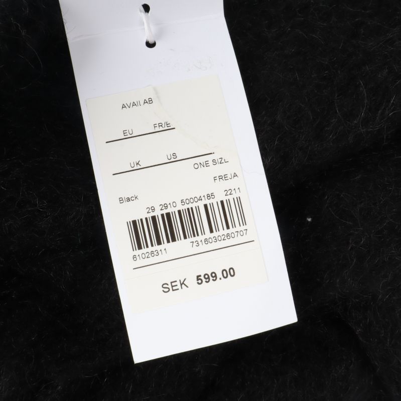Vit prislapp med storleksinformation och pris 599 SEK