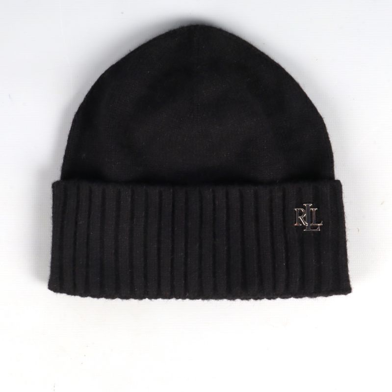 Svart ribbstickad mössa med uppvikt kant och RL-logo