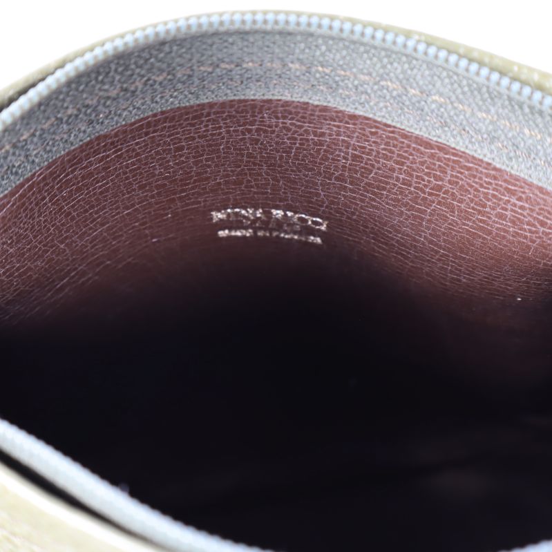 Insida av väska med präglad NINA RICCI-text