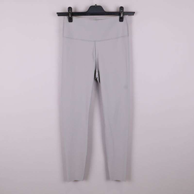 Framsida av ljusgrå shaping leggings
