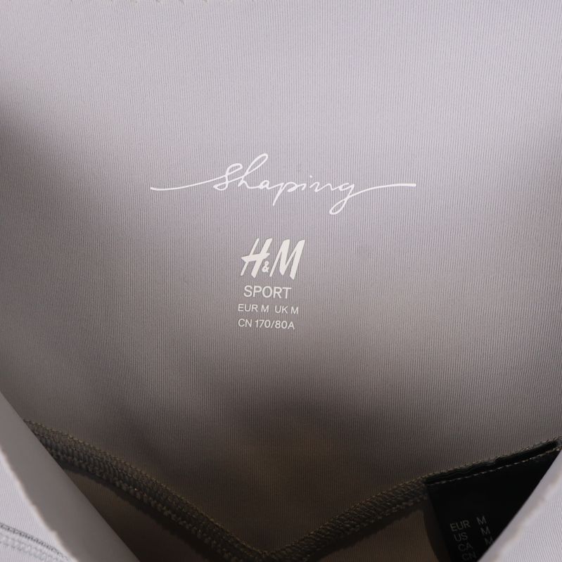 H&M Sport logotyp på insidan av linningen