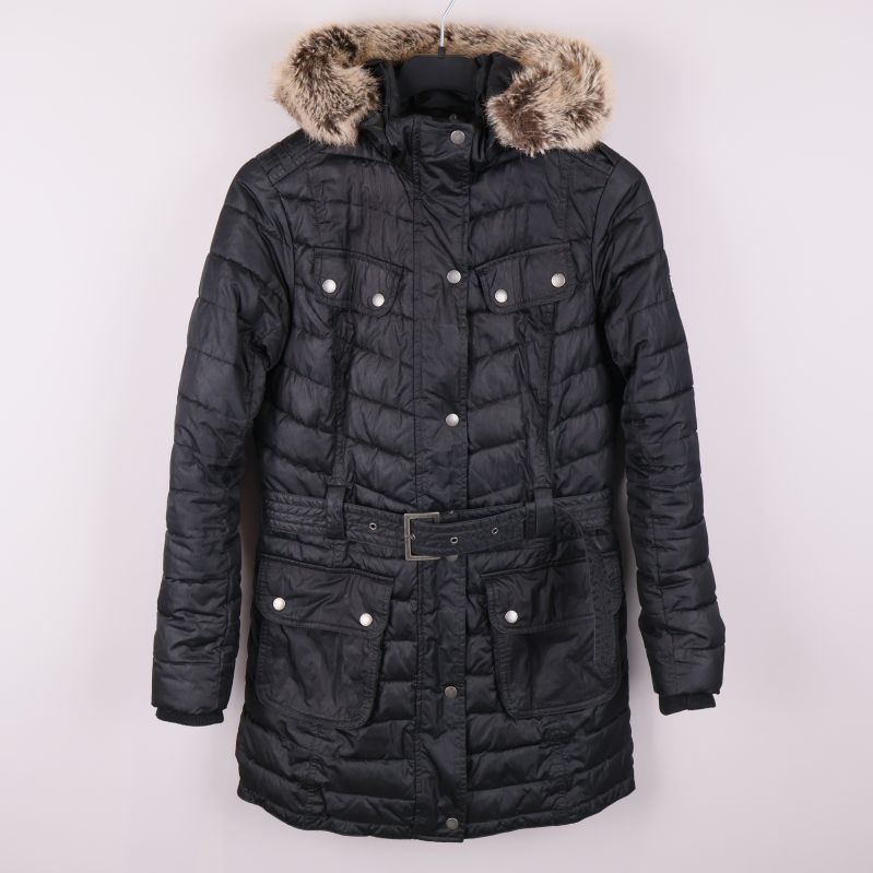 Svart lång parkas med bälte och fuskpäls