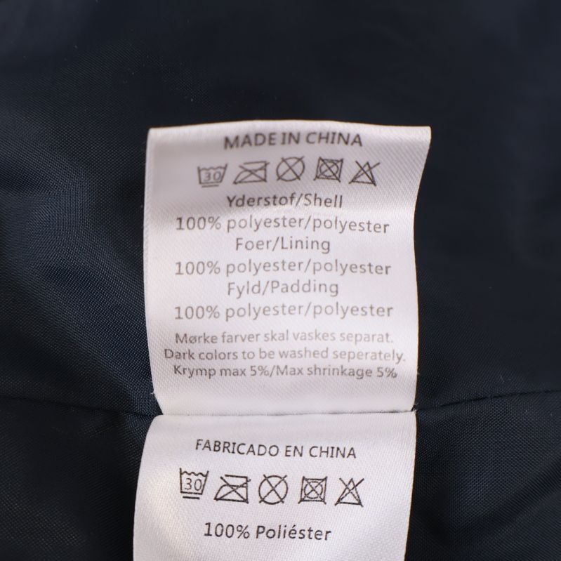 Materiallapp visar 100% polyester i alla lager