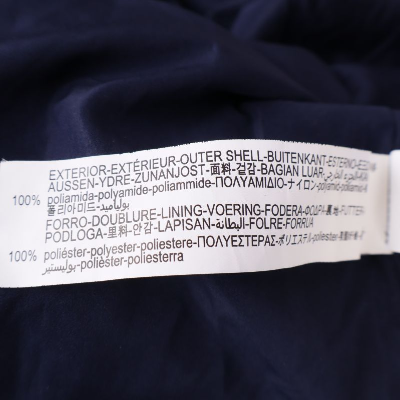 Materialetikett med information om polyamid och polyester