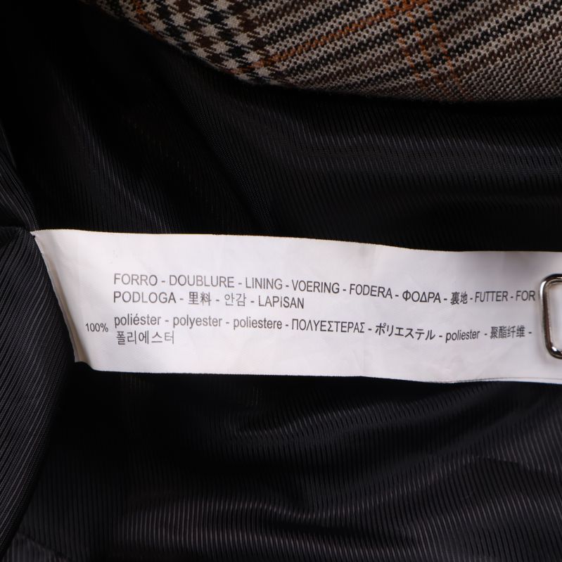 Materiallapp visar 100% polyester i fodret