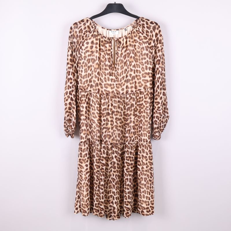 Leopardmönstrad klänning med volanger framifrån