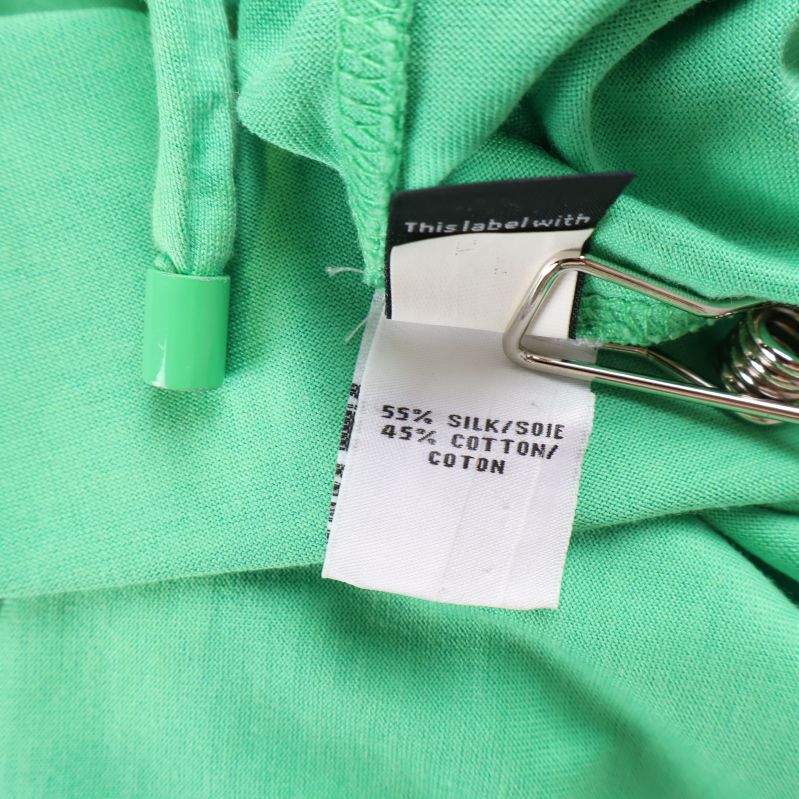 Materialetikett visar 55 procent siden och 45 procent bomull