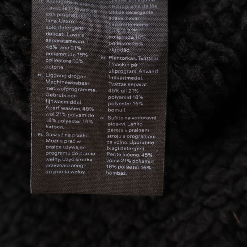 Närbild på tvättråd och materialfördelning på etikett