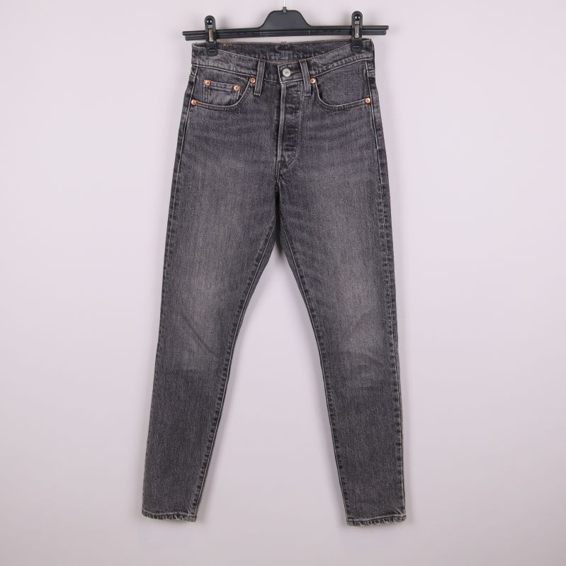 Grå jeans med smal passform framifrån
