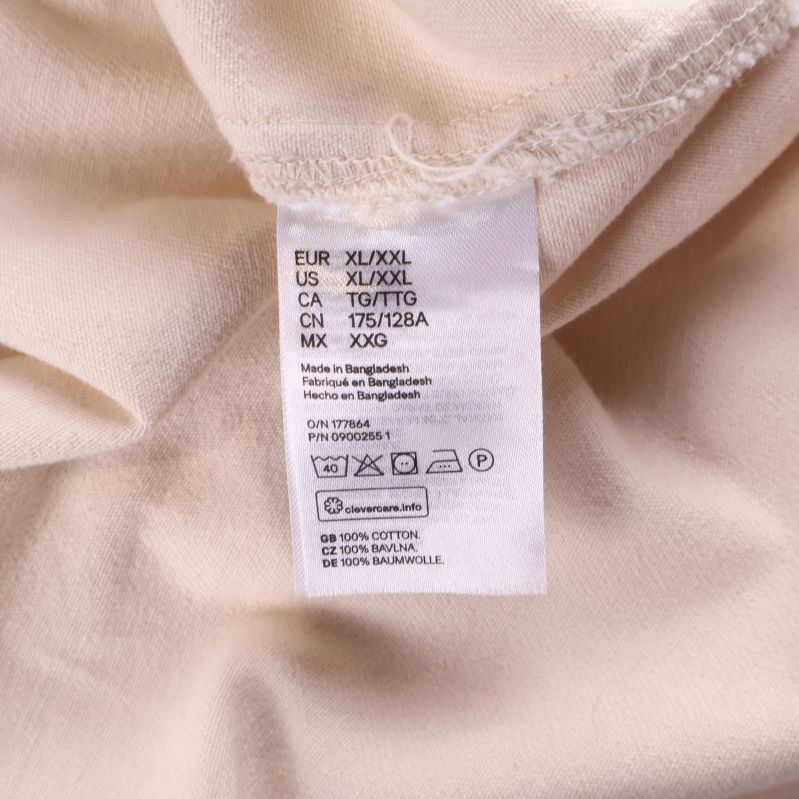 Materiallapp visar 100% bomull och storlek XL/XXL