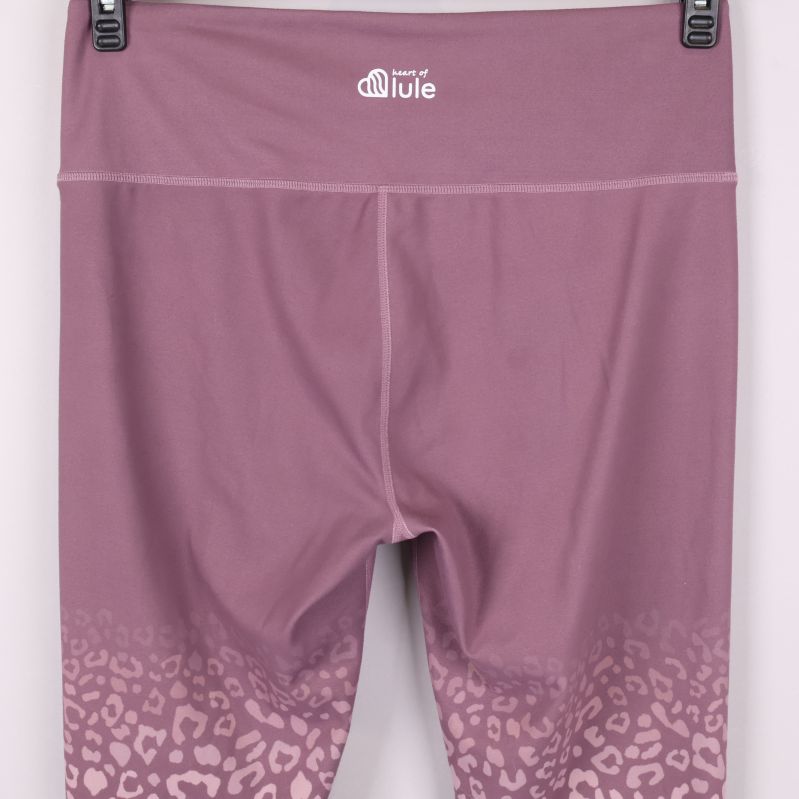 Bakre midjeband och logotyp på tights