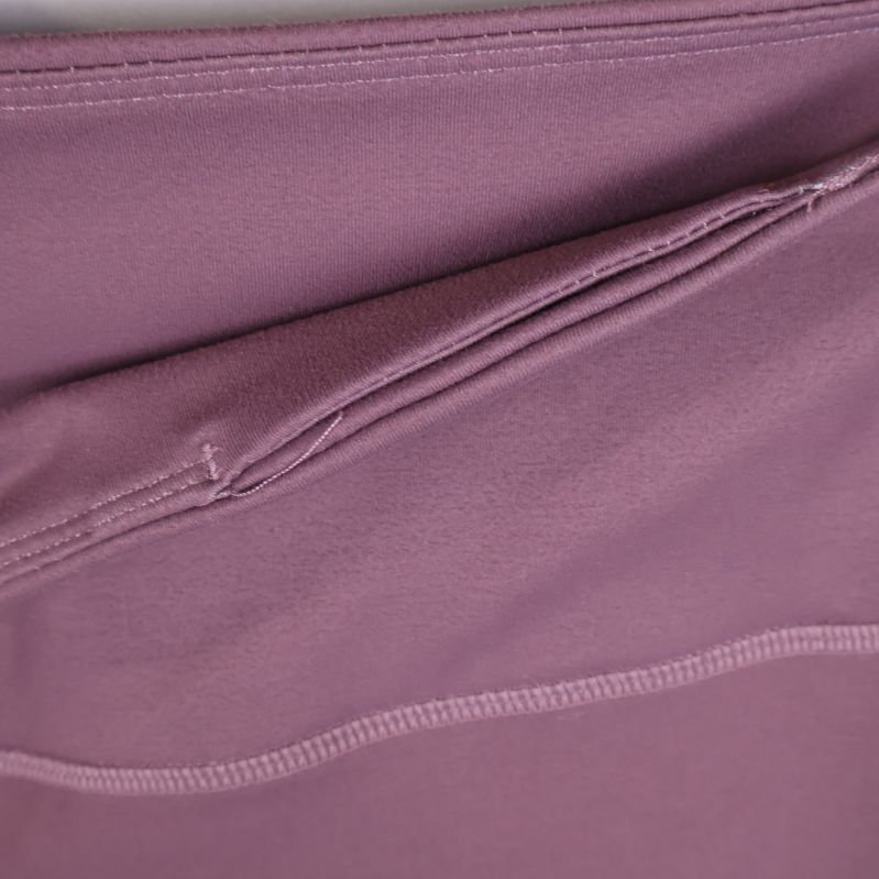 Insida av tights med innerficka i midjan