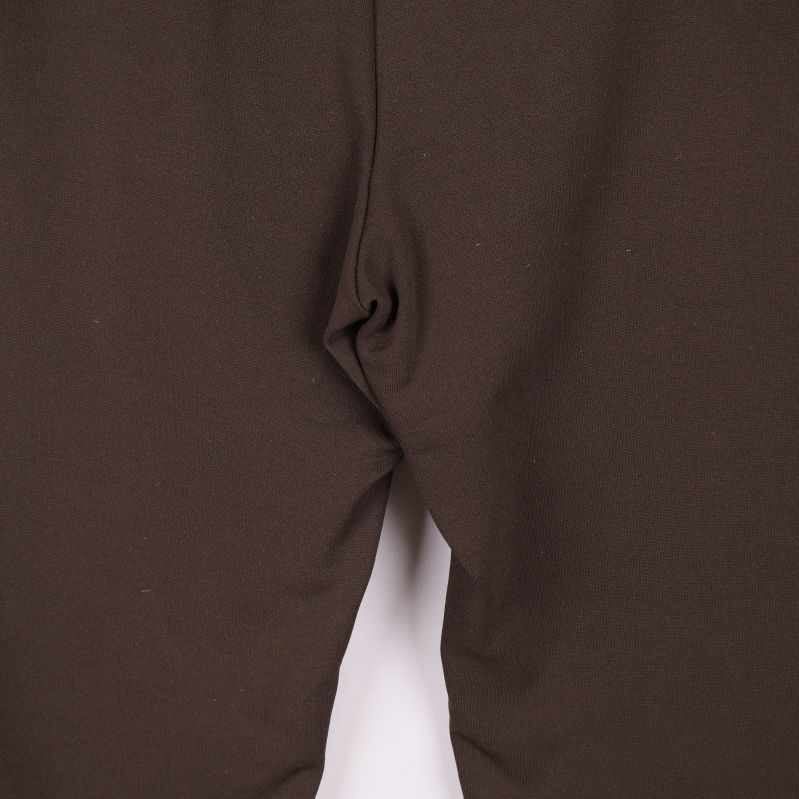 Närbild på materialdelar i tyget på rumpan