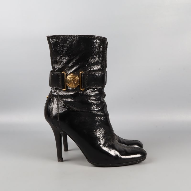 Stövlett från sidan som visar höjd och profil