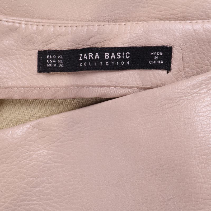 Närbild av etikett Zara Basic Collection
