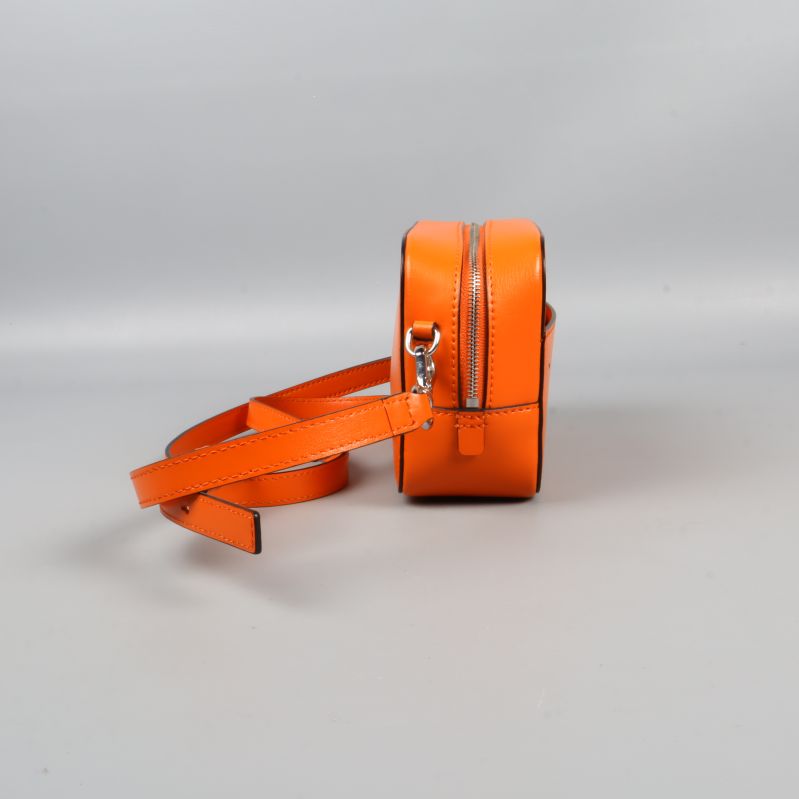 Väska sedd från sidan med dragkedja upptill