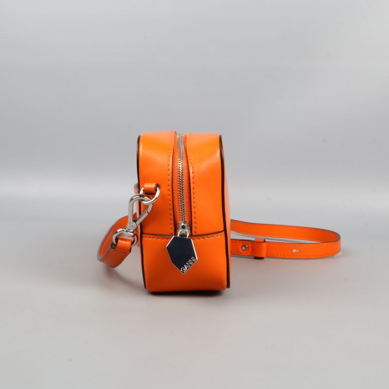 Sidoark av väskan med synlig dragkedja