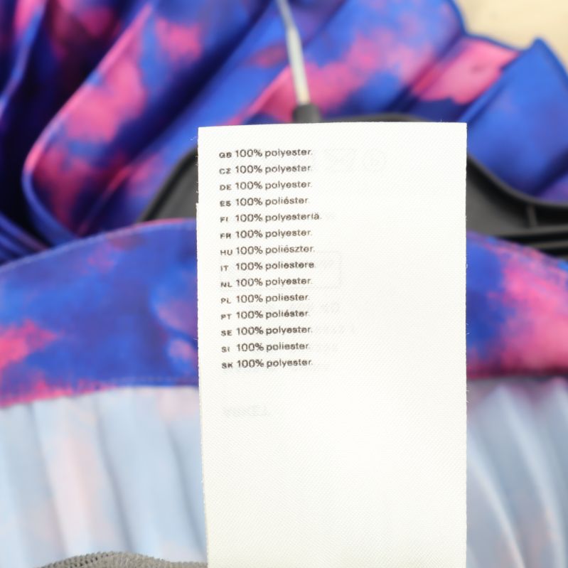 Etikett med materialinformation 100% polyester