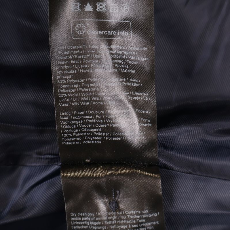 Tvättrådslapp med materialinformation inuti jackan