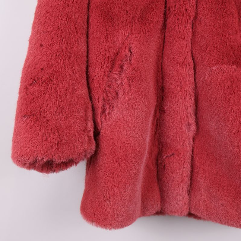 Närbild på ficka och ärmslut på jackan