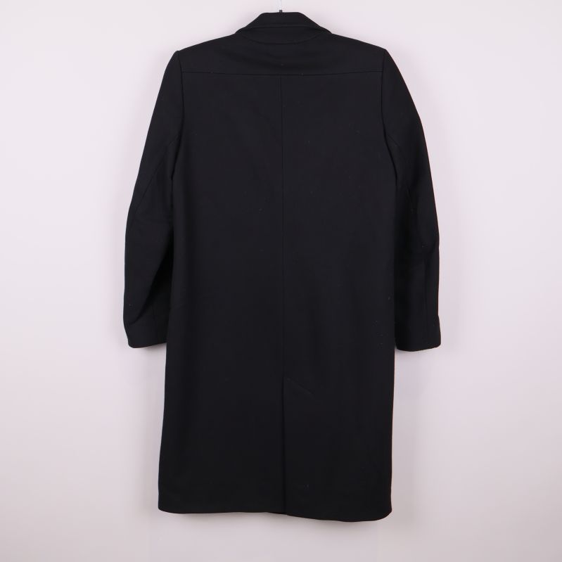 Baksidan av svart rock med rak passform