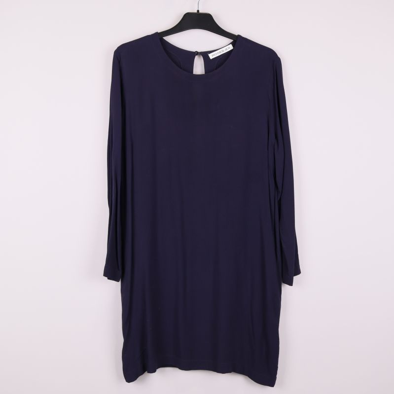 Mörkblå långärmad klänning